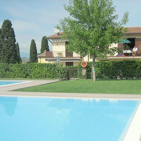 Belvilla By Oyo Enticing Holiday Home With Pool 라찌제 외부 사진