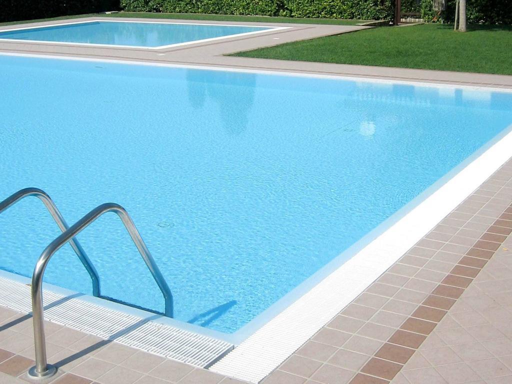 Belvilla By Oyo Enticing Holiday Home With Pool 라찌제 외부 사진