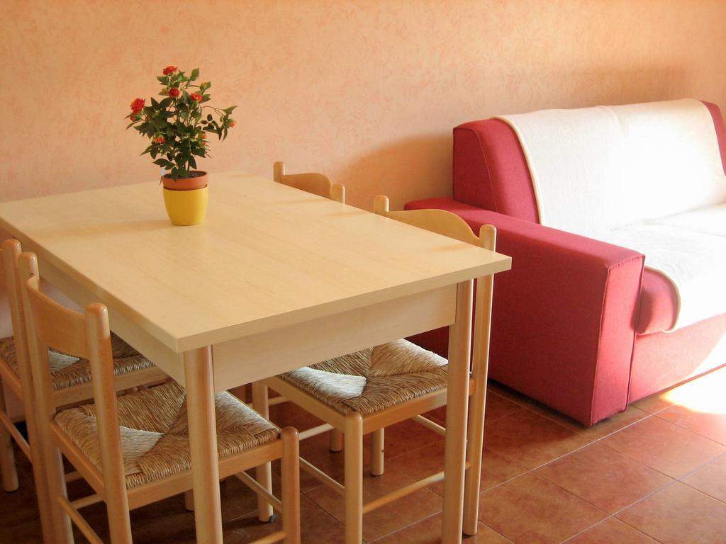 Belvilla By Oyo Enticing Holiday Home With Pool 라찌제 외부 사진